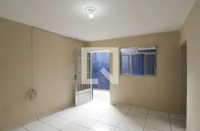 Casa com 2 quartos para alugar na Rua Guilherme de Mello, Vila Roque, São Paulo
