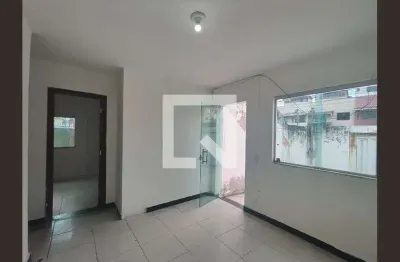 Casa com 3 quartos para alugar na Avenida Gentil Diniz, Piraguara, Contagem