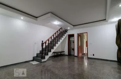 Casa com 3 quartos para alugar na Rua Brodosqui, Belém, São Paulo