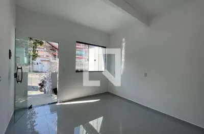 Casa com 2 quartos para alugar na Rua Odete Costa Barros, Centro, Duque de Caxias