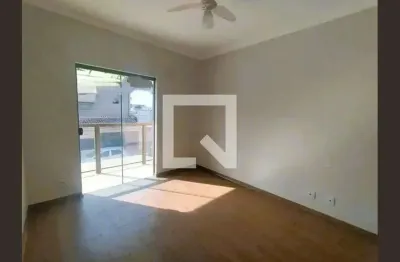 Casa com 3 quartos para alugar na Rua dos Oitis, Vila Belém, Contagem