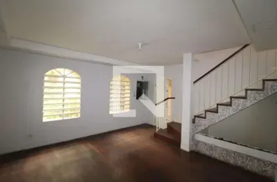 Casa com 3 quartos para alugar na Rua Sílvio Rodini, Água Fria, São Paulo