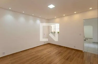 Casa com 3 quartos para alugar na Rua Baronesa de Porto Carreiro, Barra Funda, São Paulo