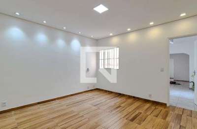 Casa com 2 quartos para alugar na Rua Baronesa de Porto Carreiro, Barra Funda, São Paulo