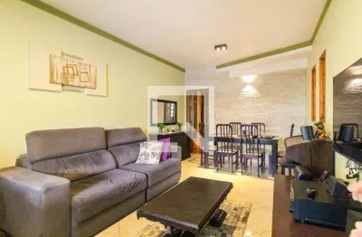 Casa com 3 quartos para alugar na Rua Domingos Mendes, Vila Jacuí, São Paulo