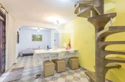 Casa com 2 quartos para alugar na Rua Paranaense, Novo Osasco, Osasco