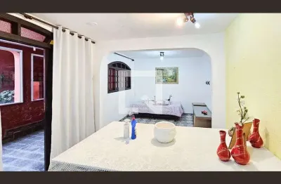 Casa com 2 quartos para alugar na Rua Paranaense, Novo Osasco, Osasco