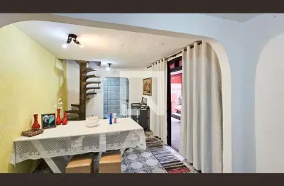 Casa com 2 quartos para alugar na Rua Paranaense, Novo Osasco, Osasco