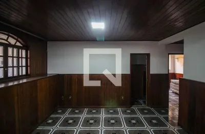 Casa com 3 quartos para alugar na Rua Heitor da Costa Val, Centro, Mesquita