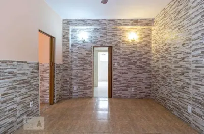 Casa com 2 quartos para alugar na Rua Leopoldina Rego, Penha, Rio de Janeiro