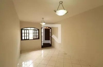 Casa com 2 quartos para alugar na Rua Virgínia Curi, Rocha, São Gonçalo