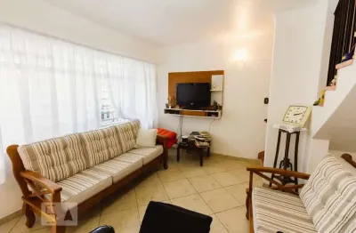 Casa com 2 quartos para alugar na Rua Henrique Elkis, Vila Romana, São Paulo