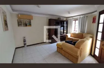 Casa com 4 quartos para alugar na Avenida Professora Romanda Gonçalves, Maravista, Niterói