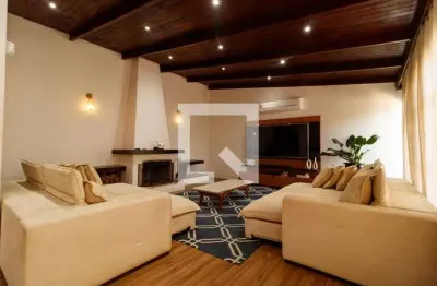 Casa com 5 quartos para alugar na Rua Genova, Tucuruvi, São Paulo