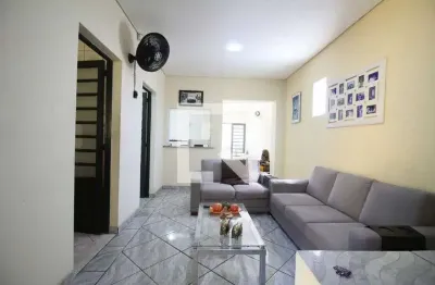 Casa com 2 quartos para alugar na Rua Valdo Paoliello Júnior, Vila Sônia, São Paulo