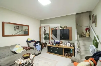 Casa com 3 quartos para alugar na Rua Nogueira Acioli, Água Fria, São Paulo