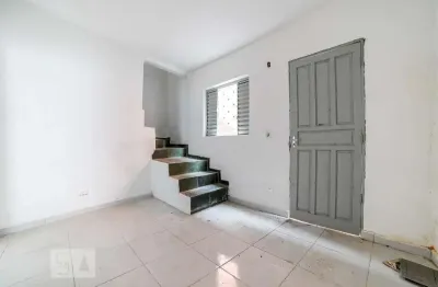 Casa com 2 quartos para alugar na Rua José de Almeida, Vila Ede, São Paulo