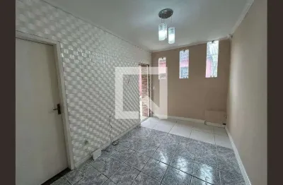 Casa com 2 quartos para alugar na Rua Samambaia, Deodoro, Rio de Janeiro