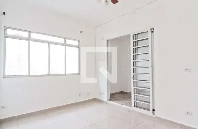 Casa com 2 quartos para alugar na Rua Professor Malta Machado, Vila Boaçava, São Paulo