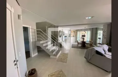 Casa com 3 quartos para alugar na Rua Romanos Goedert, Centro, São José