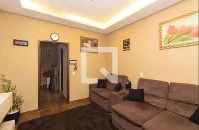 Casa com 2 quartos para alugar na Rua Pedra Dourada, Jardim Robru, São Paulo