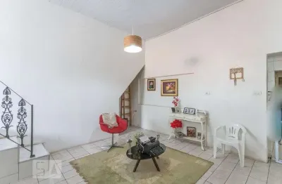 Casa com 2 quartos para alugar na Rua Félix Guilhem, Lapa, São Paulo