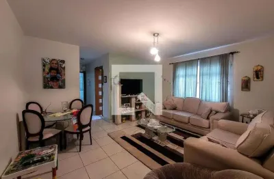 Casa com 3 quartos para alugar na Rua Manharaçu, Sacomã, São Paulo