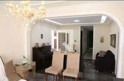 Casa com 4 quartos para alugar na Rua Matilde Neves Martins, Amazonas, Contagem