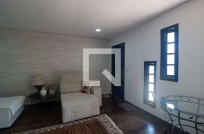 Casa com 4 quartos para alugar na Rua Coronel Ruy da Cunha Paim, Nonoai, Porto Alegre