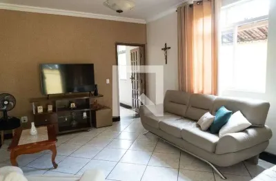 Casa com 3 quartos para alugar na Avenida Benjamin Camargos, Alvorada, Contagem