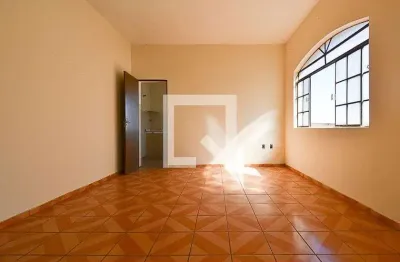 Casa com 3 quartos para alugar na Rua Bento Gonçalves Filho, Penha, Belo Horizonte