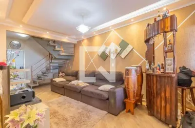 Casa com 3 quartos para alugar na Rua Jorge Leal Amado de Faria, Santa Maria, Osasco