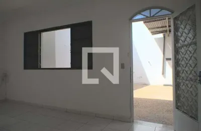 Casa com 2 quartos para alugar na Rua Henrique Schroeder, Taquaral, Campinas