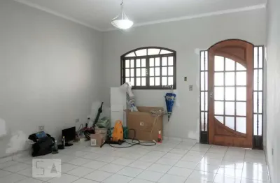 Casa com 3 quartos para alugar na Rua Boleeiro, Itaquera, São Paulo