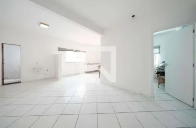 Casa com 2 quartos para alugar na Rua Ministro Carlos Maximiliano, Vila Dalila, São Paulo