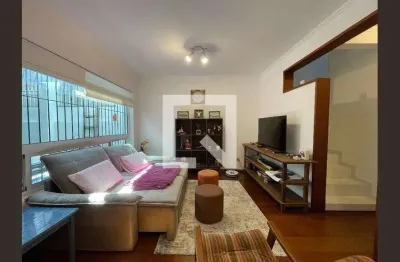 Casa com 3 quartos para alugar na Rua Francisco Pugliesse, Butantã, São Paulo