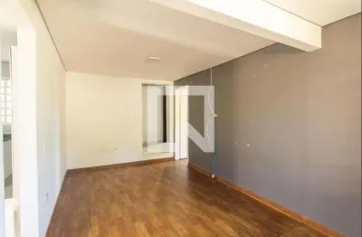 Casa com 3 quartos para alugar na Rua Irati, Portão, Curitiba