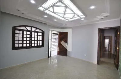 Casa com 3 quartos para alugar na Rua Tapiraí, Vila Ede, São Paulo