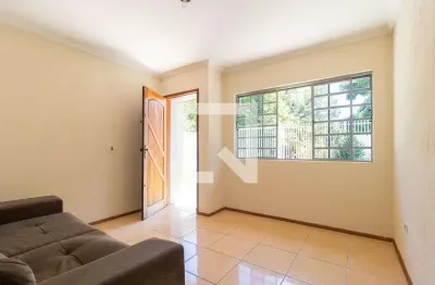 Casa com 3 quartos para alugar na Rua Galileu Galilei, Guaíra, Curitiba