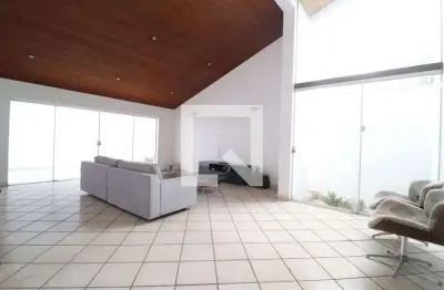 Casa com 4 quartos para alugar na Rua Alexandrino dos Santos, Lidice, Uberlândia