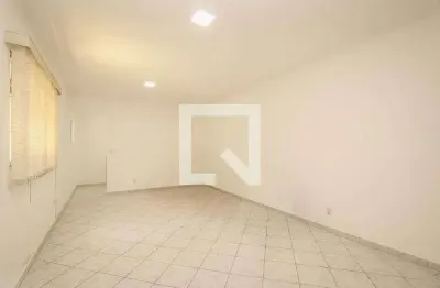 Casa com 2 quartos para alugar na Rua Ida Maia de Carvalho, Vila Clara, São Paulo