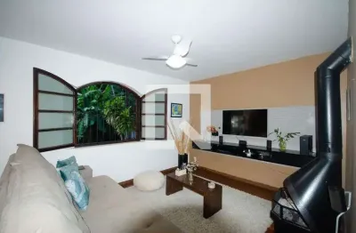 Casa com 5 quartos para alugar na Rua Dom Luiz De Lasagna, Santa Rosa, Niterói