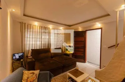 Casa com 3 quartos para alugar na Rua Álvaro Reis, Vila Dalila, São Paulo