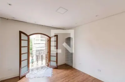 Casa com 2 quartos para alugar na Rua Mar de Espanha, Vila Nhocune, São Paulo