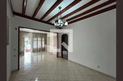 Casa com 3 quartos para alugar na Rua Itobi, Méier, Rio de Janeiro