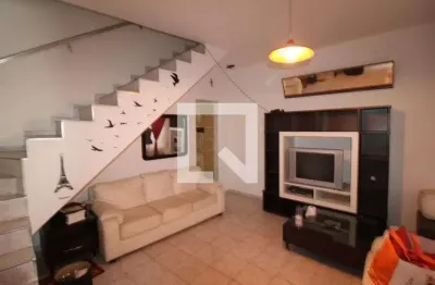 Casa com 3 quartos para alugar na Rua Ênio Voss, Água Fria, São Paulo