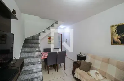 Casa com 2 quartos para alugar na Rua Clóvis Beviláqua, Olinda, Nilópolis