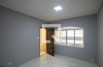 Casa com 2 quartos para alugar na Rua Domingos Pereira dos Santos, Vila Sabrina, São Paulo