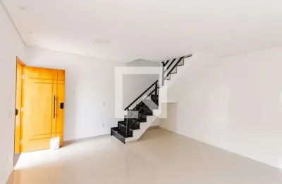 Casa com 2 quartos para alugar na Rua Taubaté, Utinga, Santo André