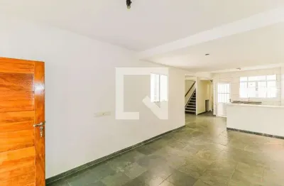 Casa com 2 quartos para alugar na Rua Dom Carlos Duarte Costa, Santo Amaro, São Paulo